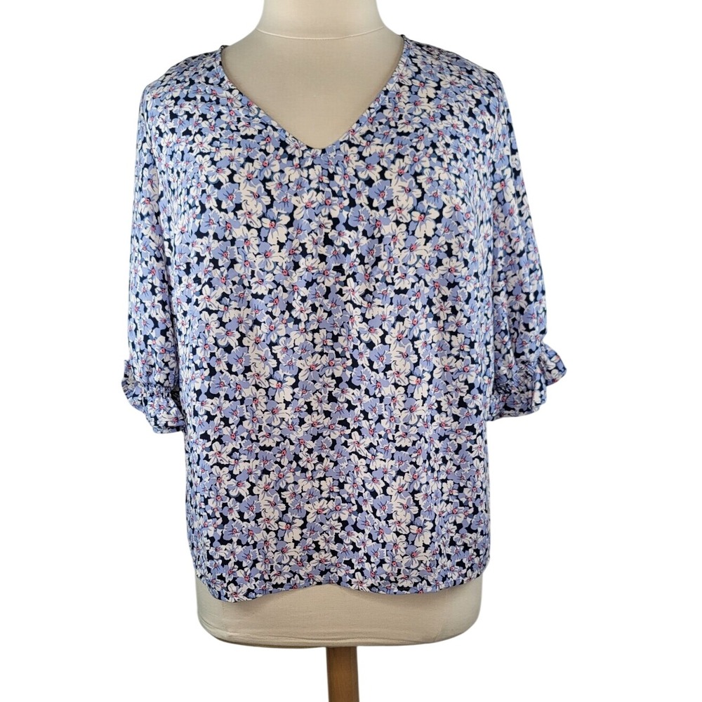 Well Worn Blue Floral V-Neck‎ Blouse